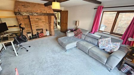 3 bedroom detached house to rent - Photo 2