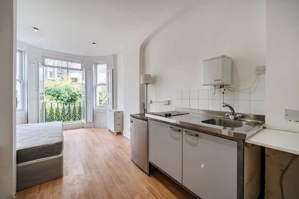 Studio to rent - Photo 1