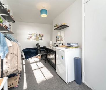 house share to rent - Photo 2