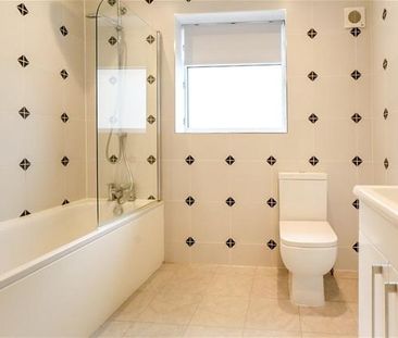 4 bedroom semi-detached house to rent - Photo 4