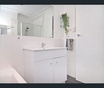 Charming and updated family home - Photo 4