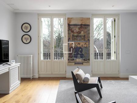 Spectacular designer furnished apartment in Paseo del Prado - Cortes - Huertas - Photo 2