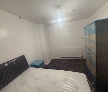 Room in a Shared House, Nansen Road, B8 - Photo 6