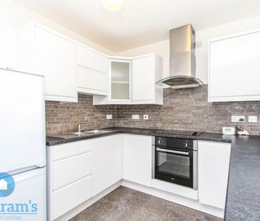 2 bed Flat for Rent - Photo 2