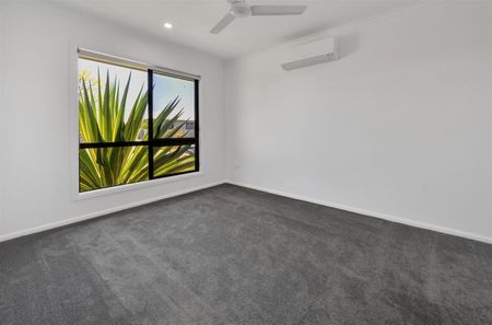 MODERN 4 BEDROOM HOME IN HARRIS CROSSING! - Photo 4