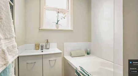 Family Friendly in Hamilton East - Photo 5