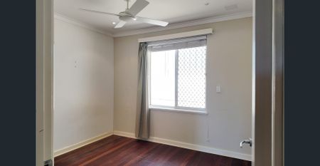 Located in the highly sought-after Old Halls Head, - Photo 5