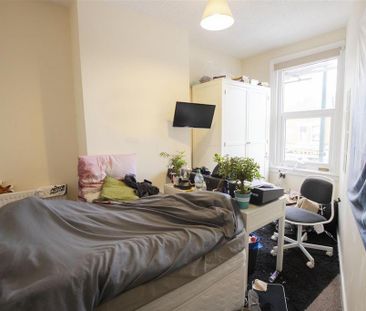 6 bedroom house to rent - Photo 1