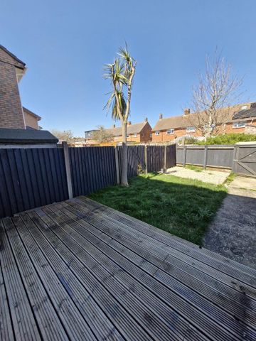 2 bedroom semi-detached house to rent - Photo 3
