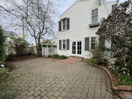 Spacious & Sun-Drenched Family Home in Merivale - Photo 5