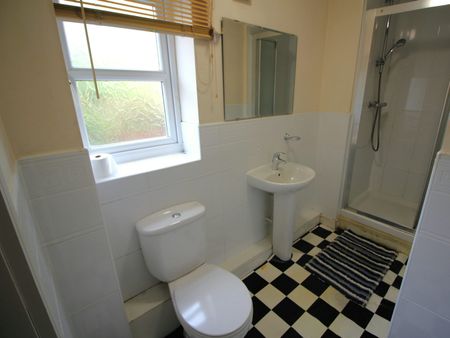 Flat to rent on - Photo 4