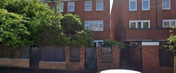 Studio Flat, Oulton Close, E5 - Photo 1