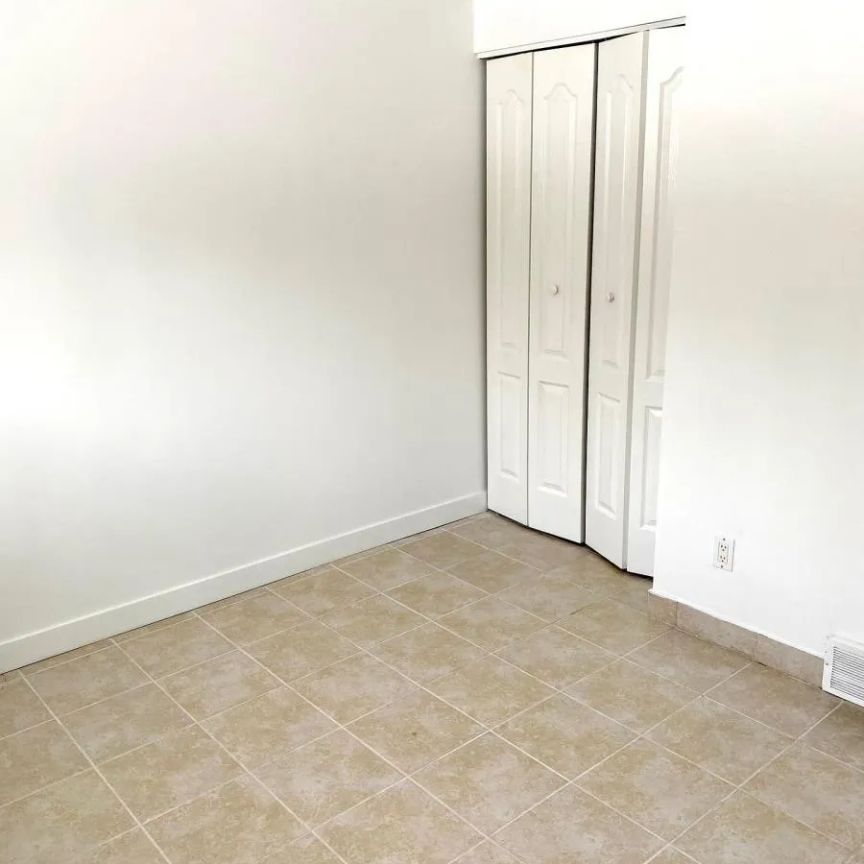 2042 TAWNEY AVENUE - Photo 1