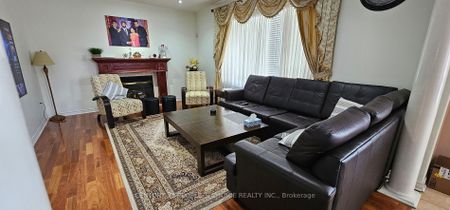 Detached Home For Lease | W8109756 - Photo 5