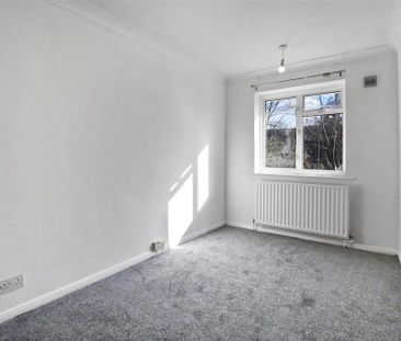 3 bedroom end of terrace house to rent - Photo 4