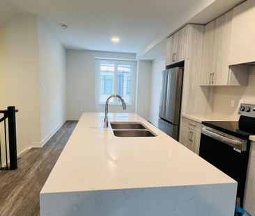 For Lease - 6 Mermot Lane, Richmond Hill, Ontario - Photo 3