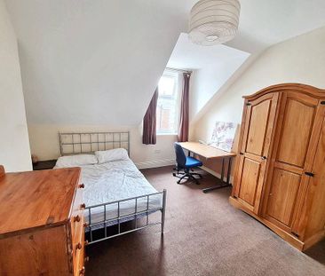 4 bedroom terraced house to rent - Photo 4