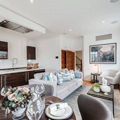 2 bedroom mews to rent - Photo 1