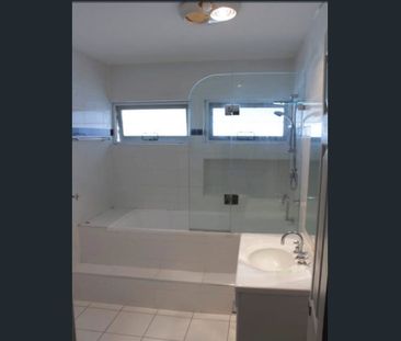 2 Bed Unit in Prime Woolloongabba Location - Photo 5