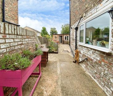 2 bedroom terraced house to rent - Photo 2