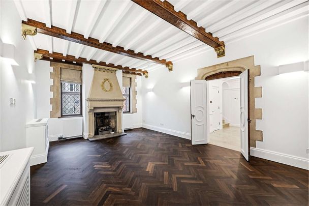 A Rare and Distinguished Grade II Listed Chelsea Home - Photo 1