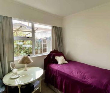 Fully furnished and low maintenance - Photo 4