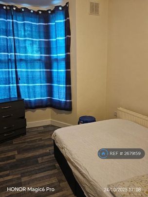 1 bedroom in a house share to rent - Photo 1