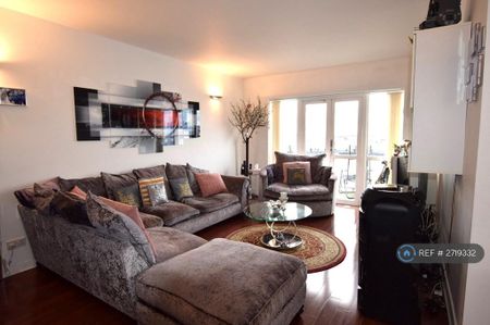 2 bedroom flat to rent - Photo 2