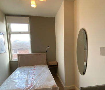 🏡 New! Leeds House Share ✨ Be First To Move In! - Photo 1