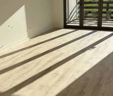 Modern 4BR Townhouse in Leamington - Photo 2