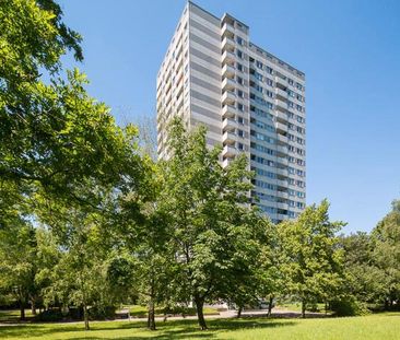 Sanierte und großzügige 2-Zimmerwohnung mit schönem Ausblick sucht ... - Photo 3