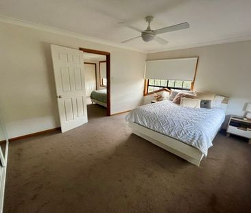 Convenient One Bedroom Unit with Secure Parking - Photo 3