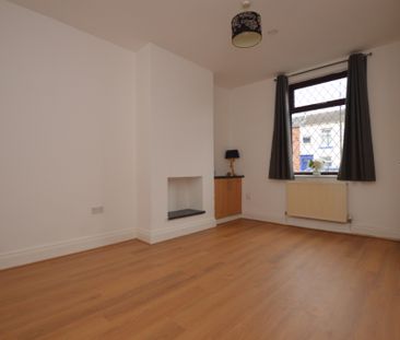 3 Bedroom Terraced House - Photo 2