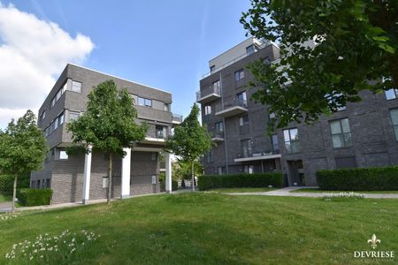 Instapklaar appartement met zicht op de markt, 2 slaapkamers in hartje Gullegem - Photo 3