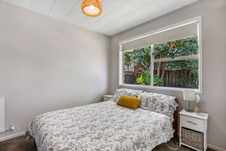 Quiet stand-alone unit with garage and fenced yard - Photo 5