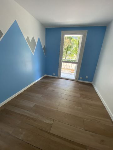 Location Appartement 4 pièces 95m² VAUX LE PENIL 77000 - Photo 5