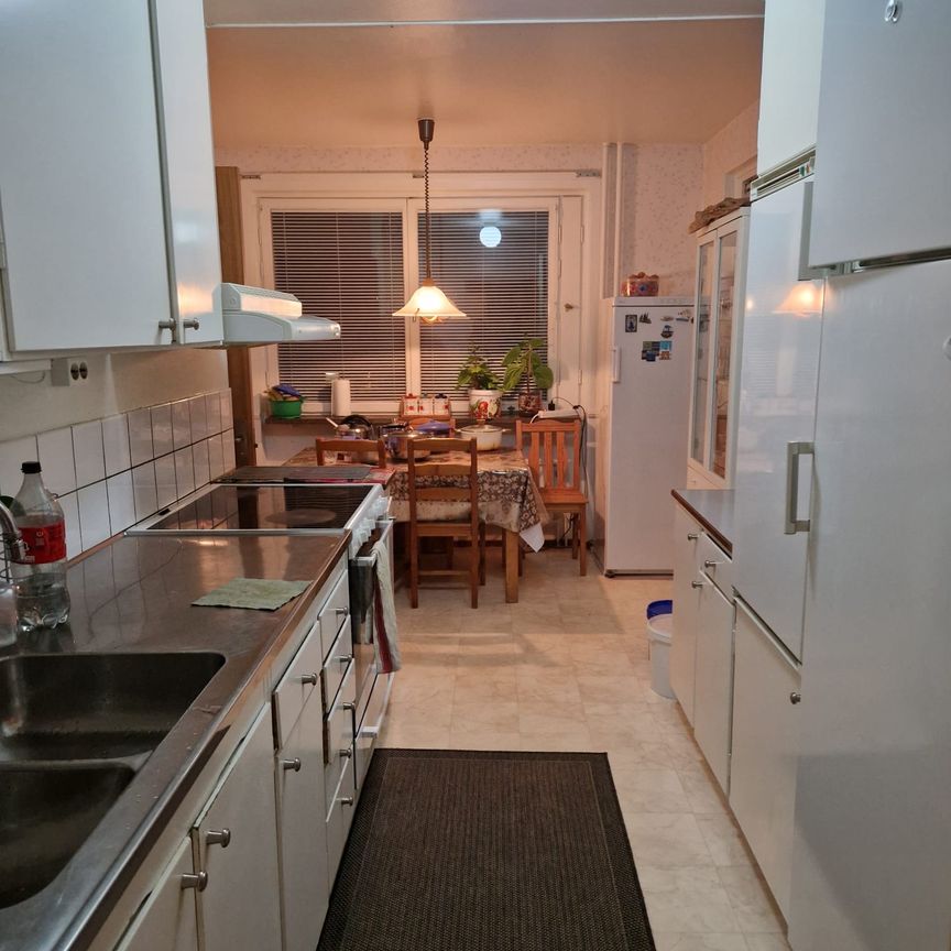 Ålgrytevägen, Skärholmen - Foto 1