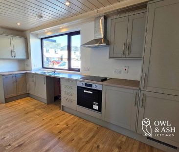 2 Creeve Place, Lisburn, BT28 1UT - Photo 4