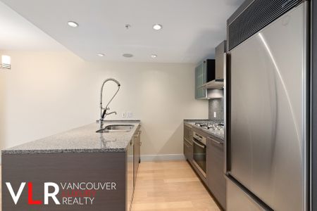 Condo in Downtown Vancouver, BC - Photo 5