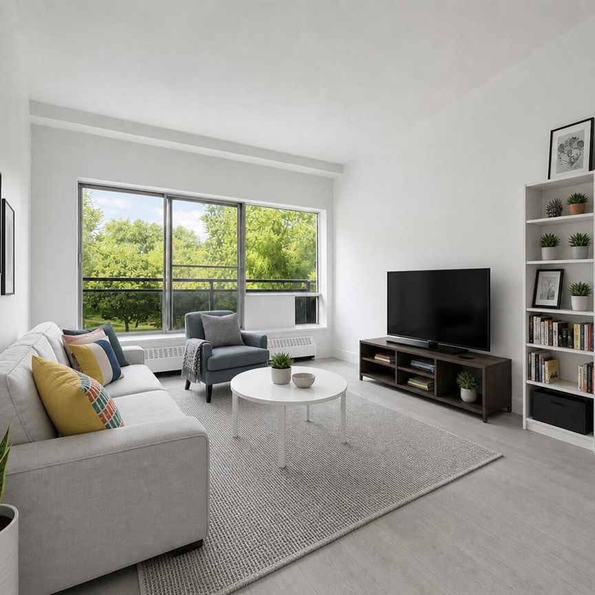 2 Bedroom - 1150 Rue Sherbrooke East, Montréal - Photo 2