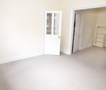 Price £1,600 pcm - Available Now - Unfurnished - Photo 5