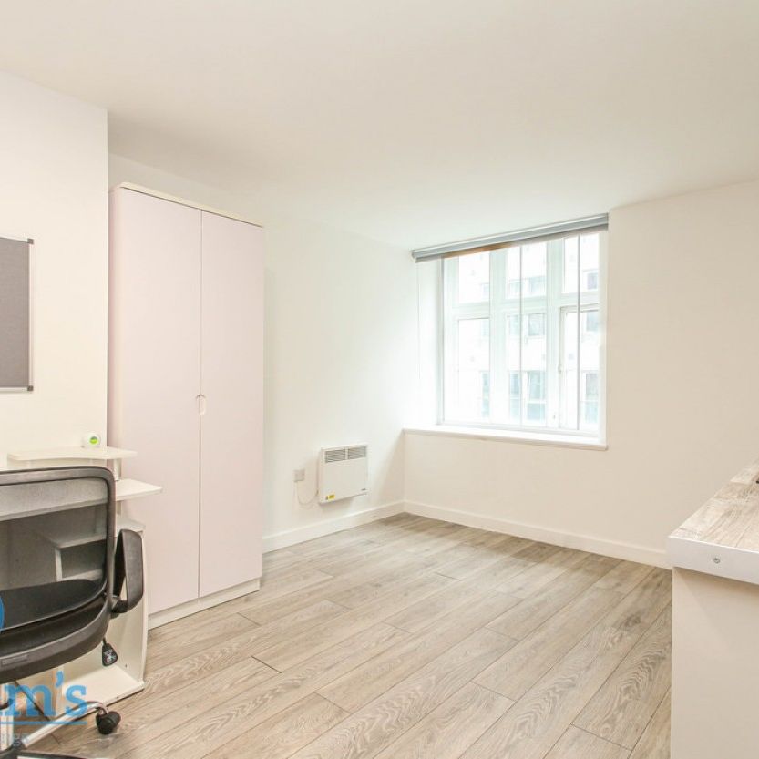 References Pending - 1 bed Apartment - Photo 1