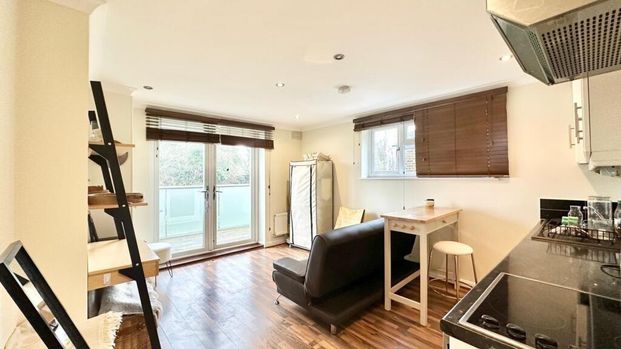 Studio to rent - Photo 1