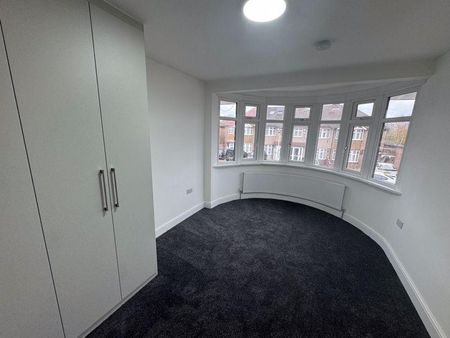 5 bedroom semi-detached house to rent - Photo 2