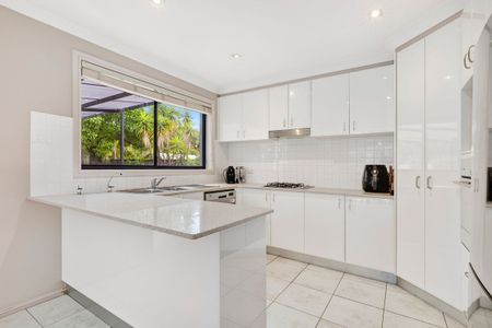 SPACIOUS FAMILY HOME - Photo 4