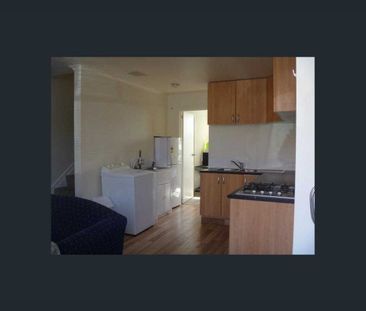 Close to Uni - Photo 1