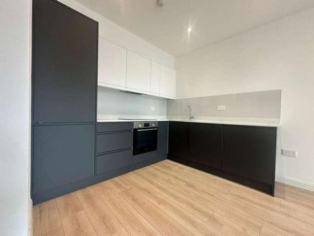 Slough, Berkshire, SL1 - Photo 5