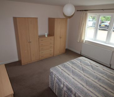 2 bed Apartment - To Let - Photo 4