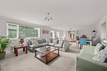 5 bedroom detached house to rent - Photo 3