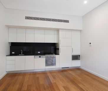 Sunny Split Level Living with Private Courtyard! - Photo 2